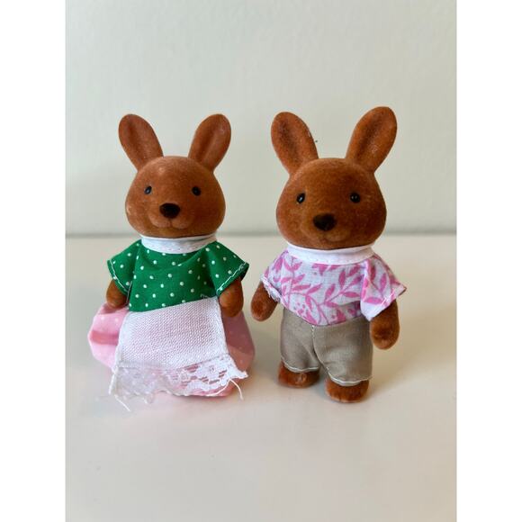 Li'l Woodzeez Housekeeping Toy Set w/Miniature Accessories and 2 Rabbit Figures - Picture 3 of 12